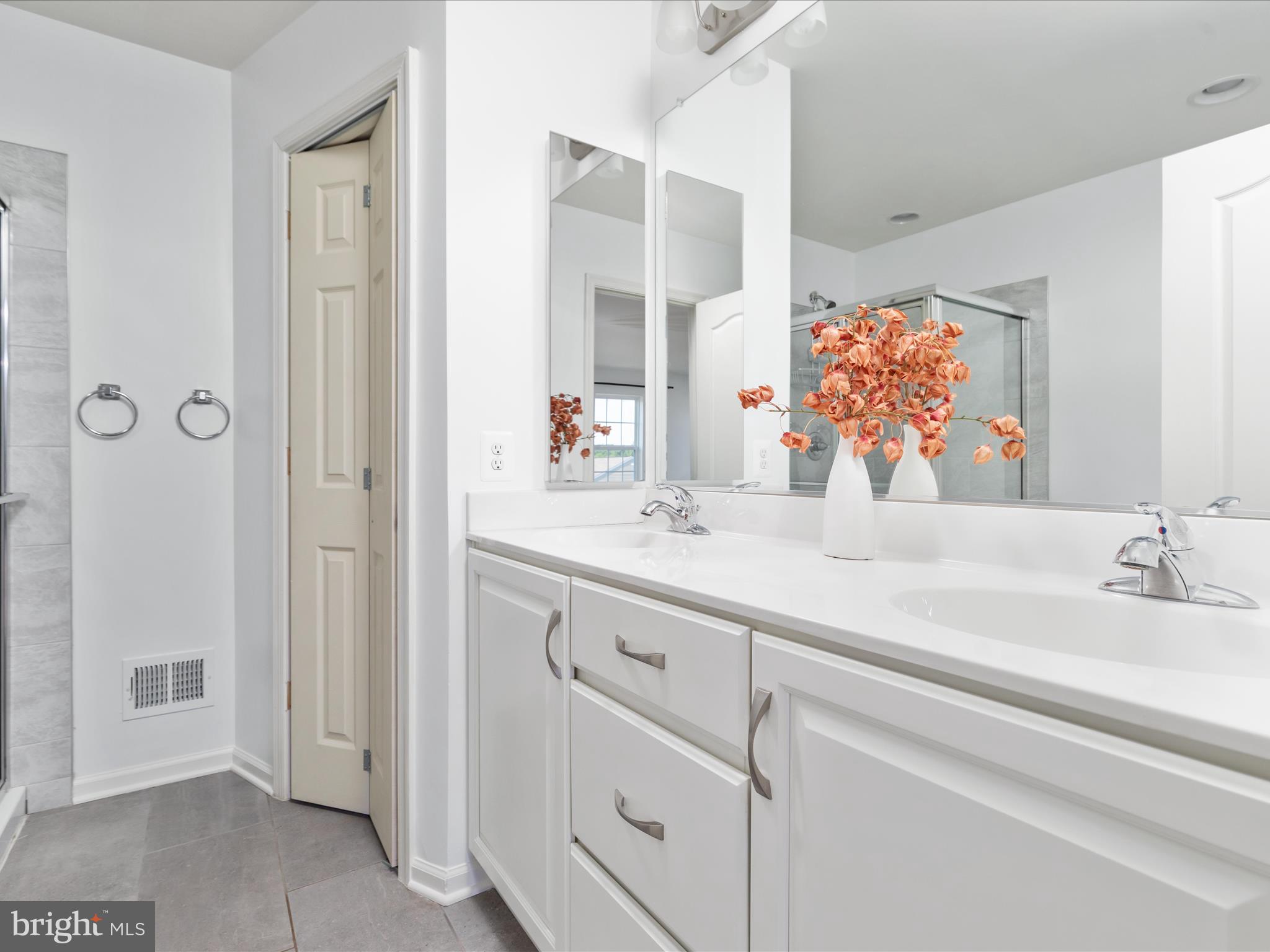 OVERLOOK AT RIVERSIDE TOWNHOMES - Residential