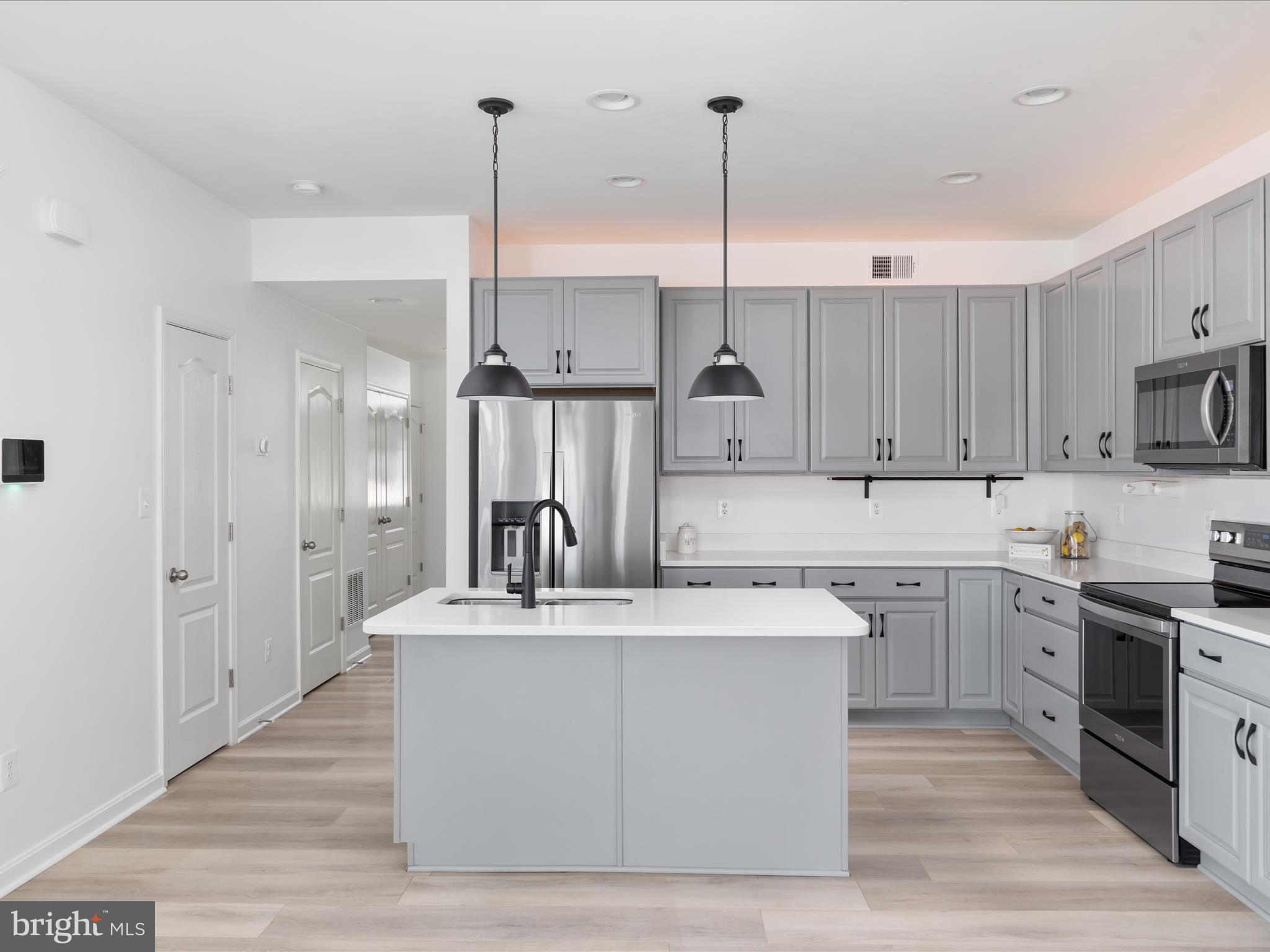 OVERLOOK AT RIVERSIDE TOWNHOMES - Residential