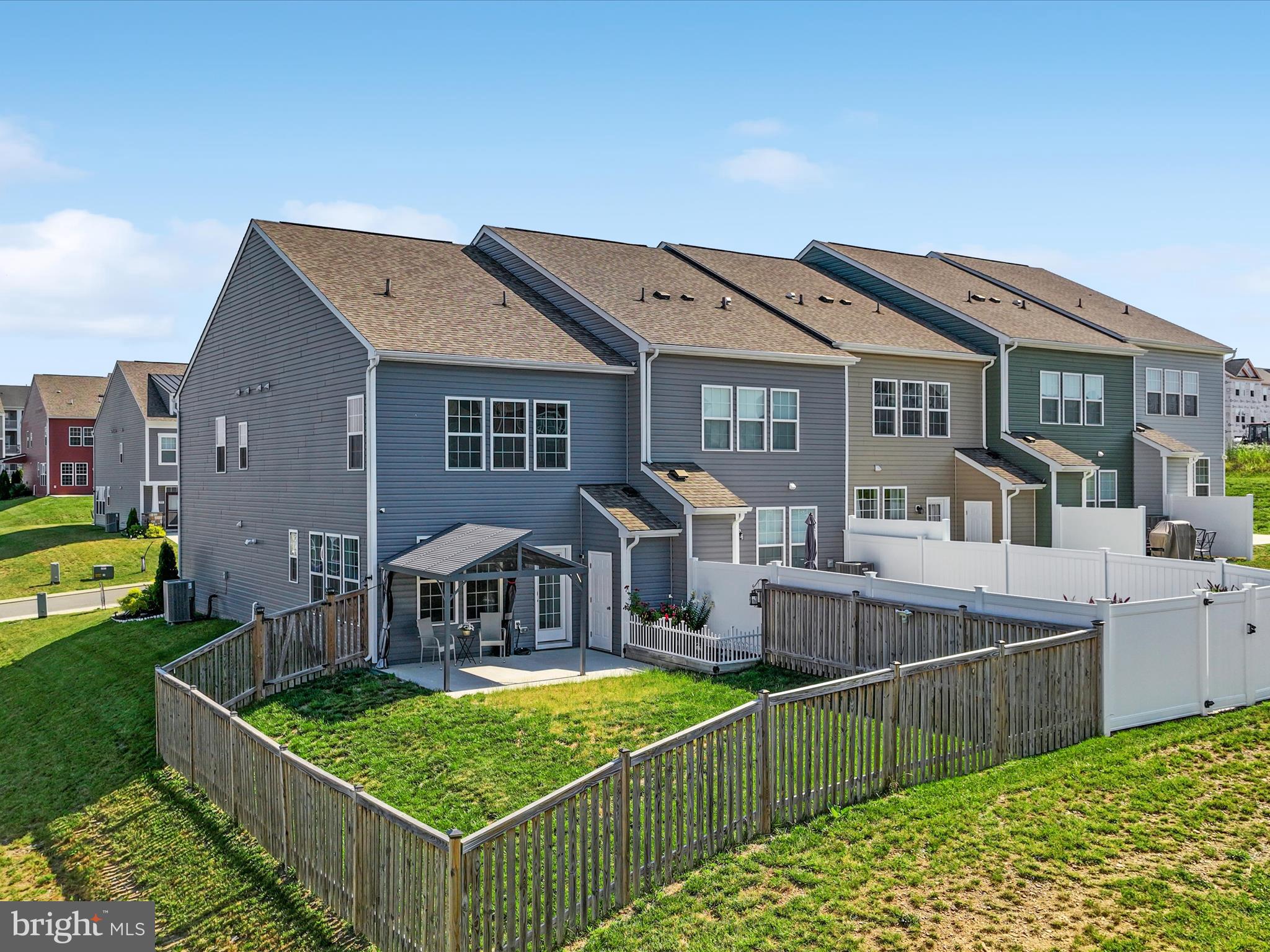 OVERLOOK AT RIVERSIDE TOWNHOMES - Residential