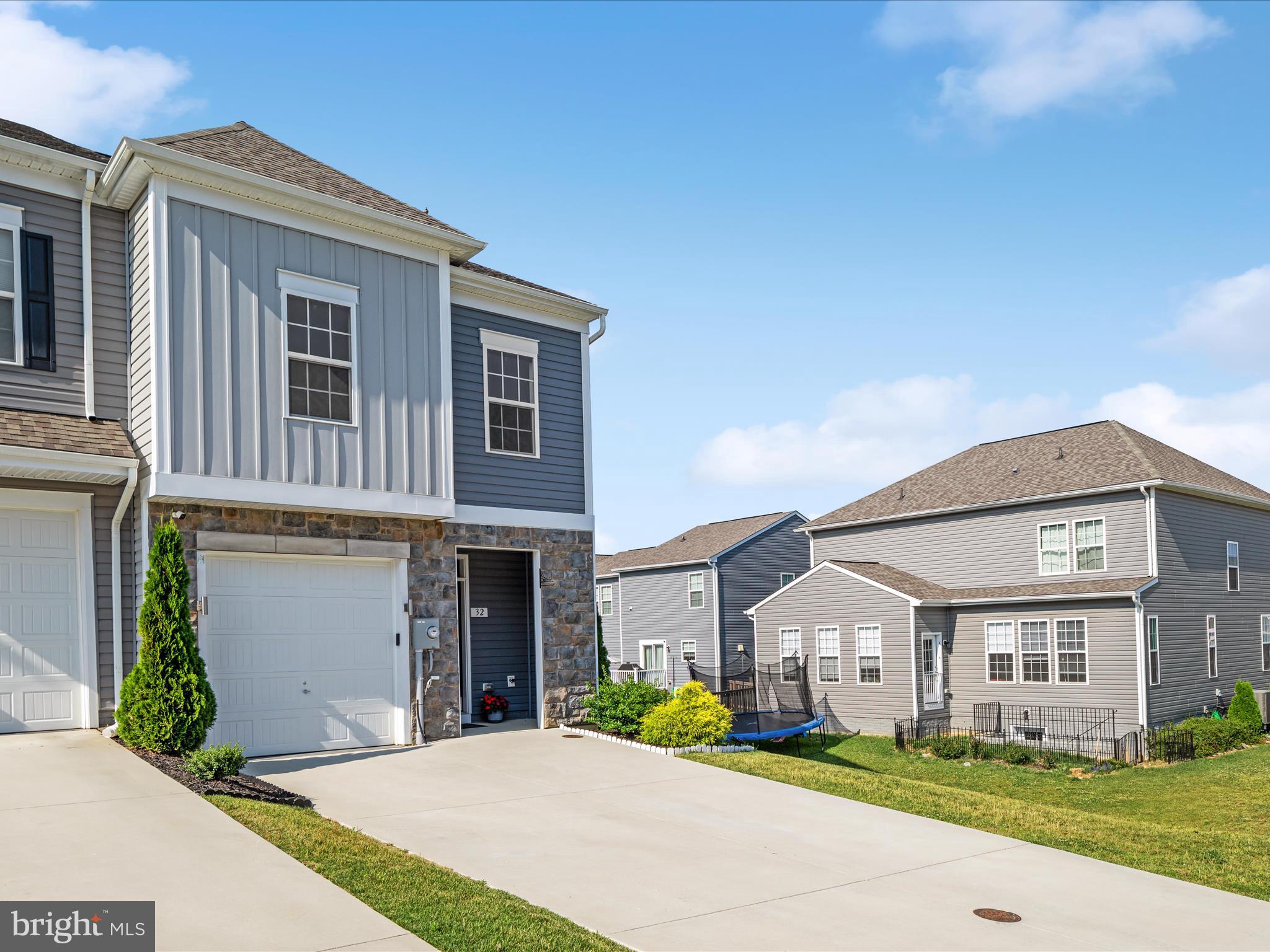 OVERLOOK AT RIVERSIDE TOWNHOMES - Residential