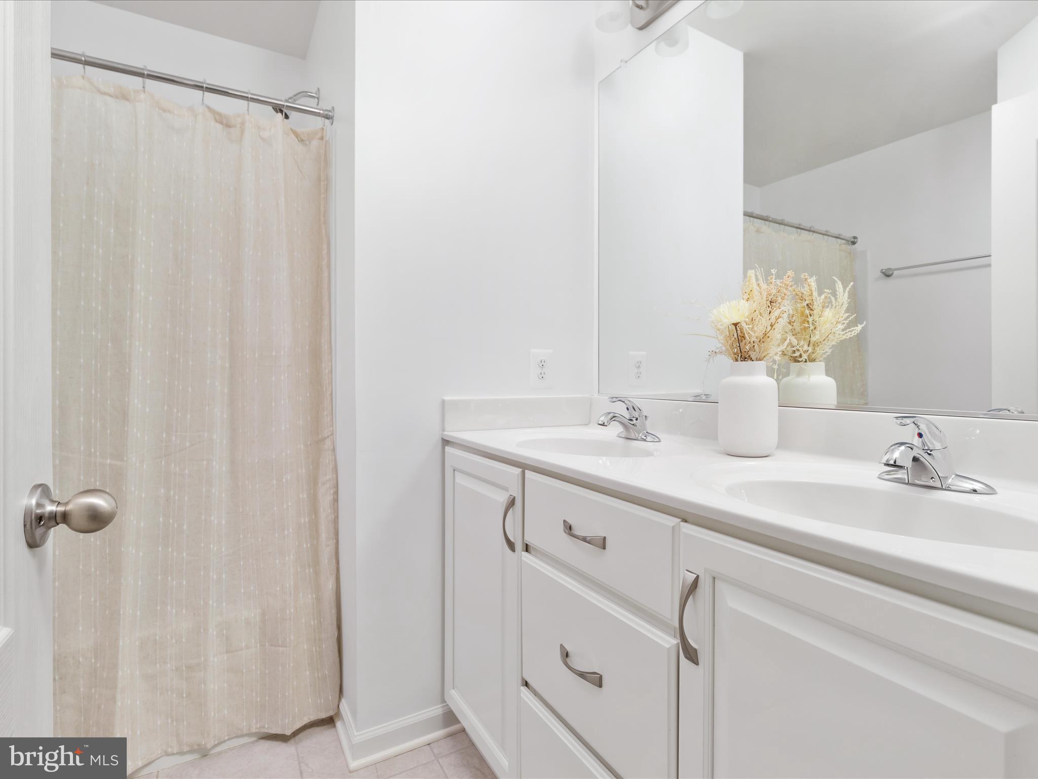 OVERLOOK AT RIVERSIDE TOWNHOMES - Residential