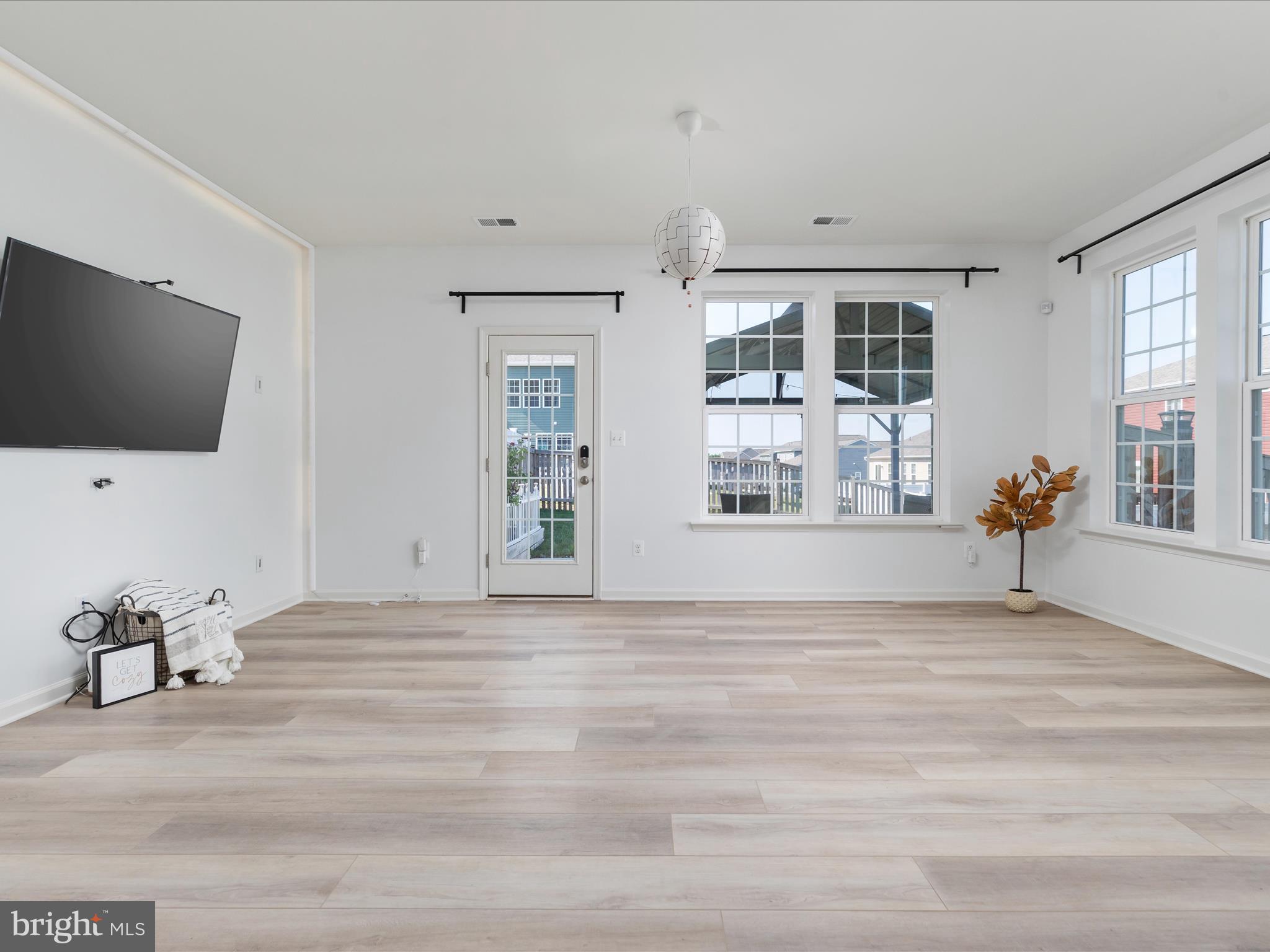 OVERLOOK AT RIVERSIDE TOWNHOMES - Residential