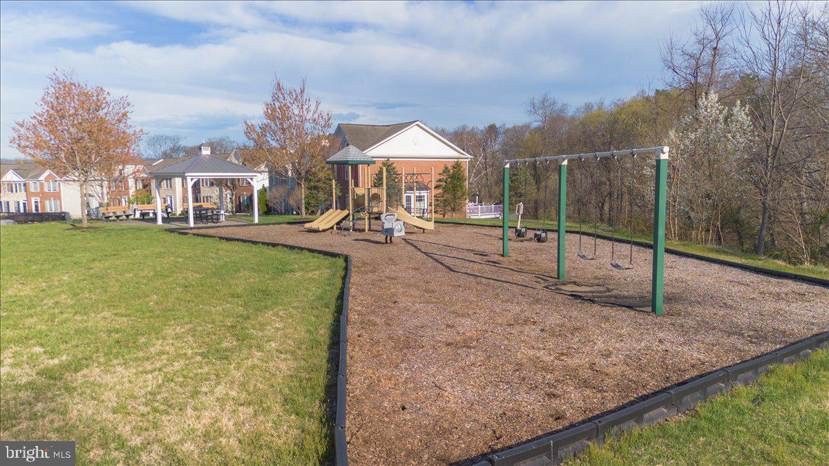 WHISPERING CREEK - Residential