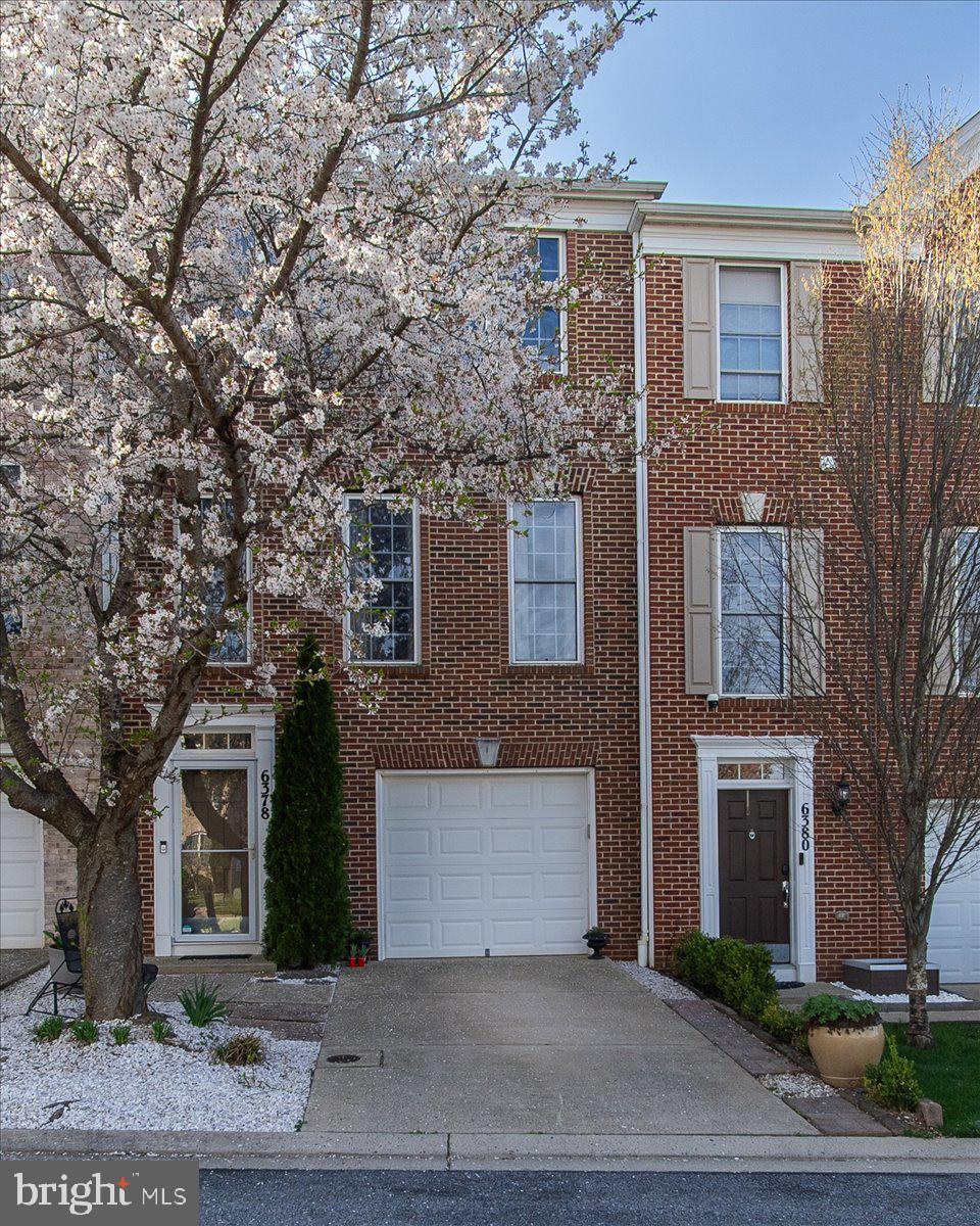 WHISPERING CREEK - Residential