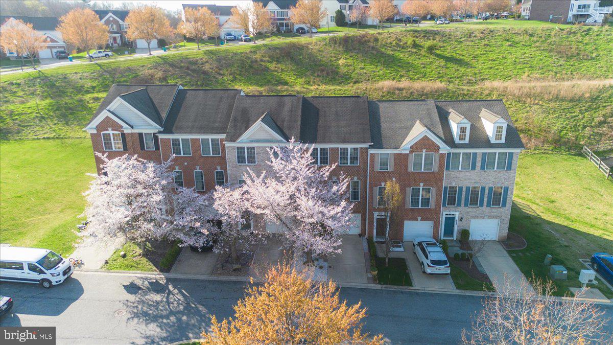 WHISPERING CREEK - Residential