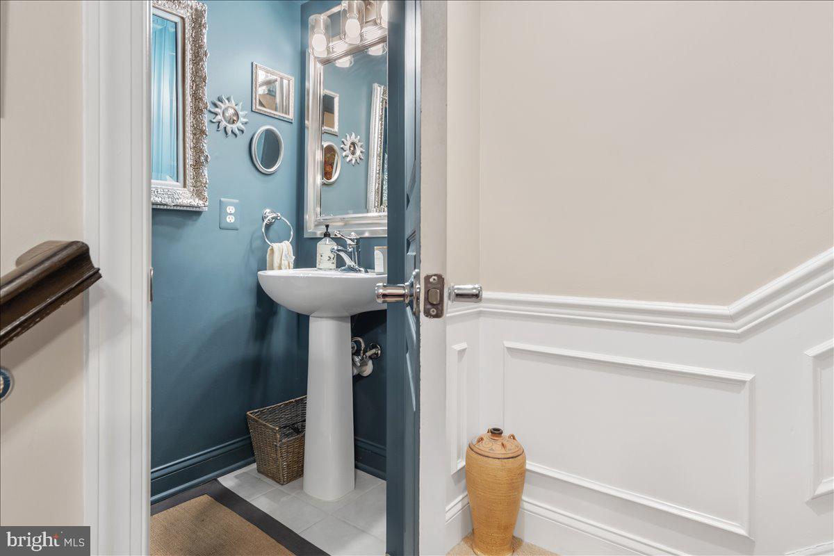 WHISPERING CREEK - Residential