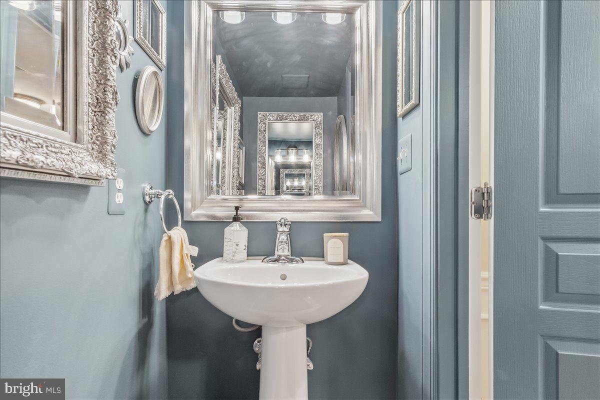 WHISPERING CREEK - Residential