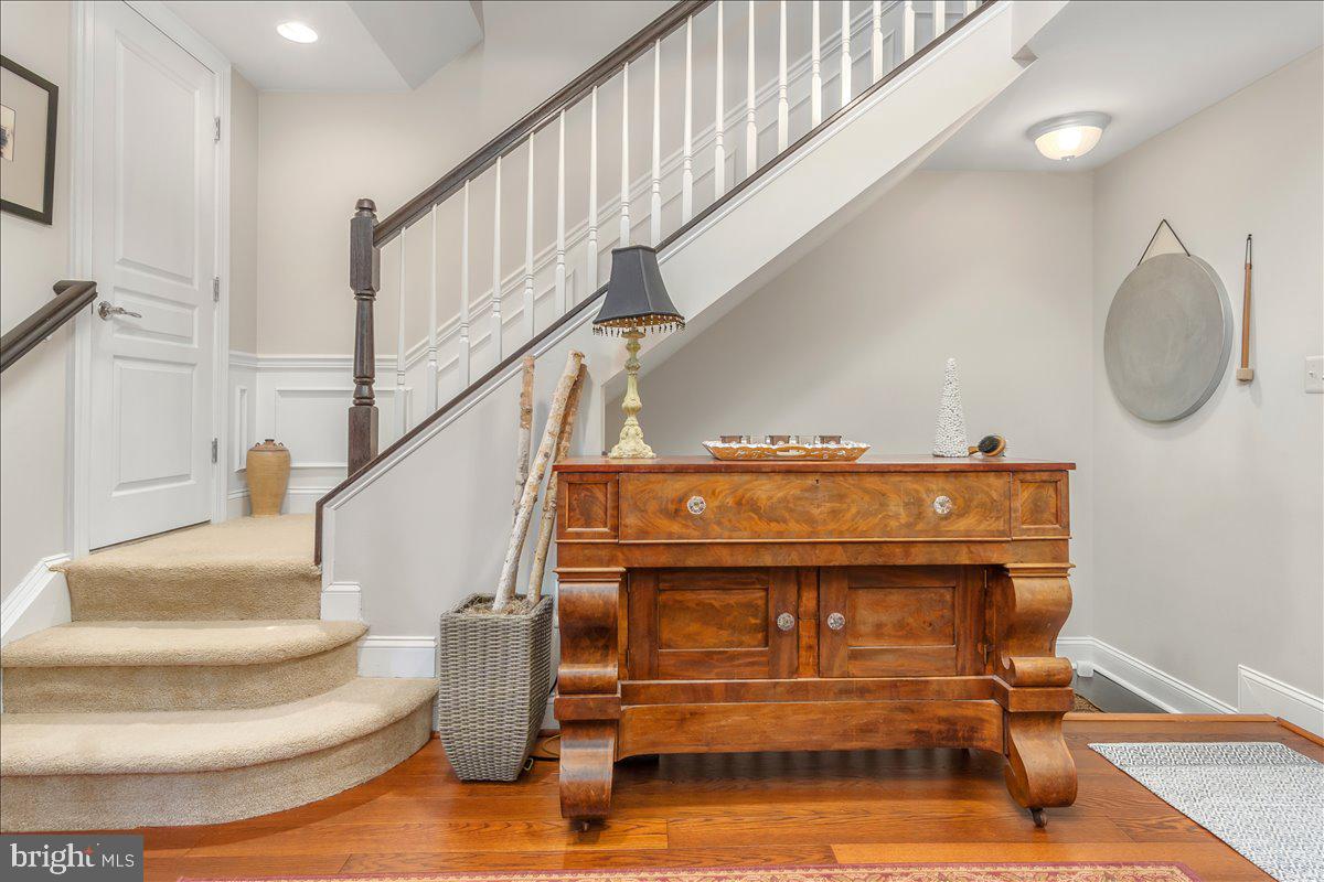 WHISPERING CREEK - Residential