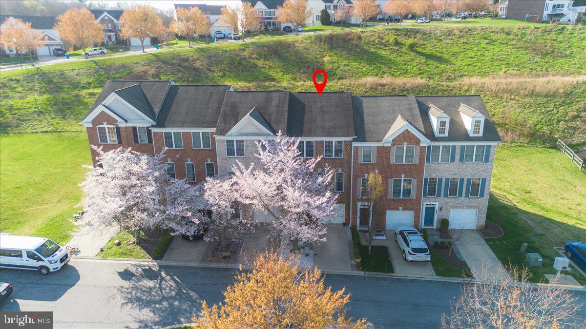 WHISPERING CREEK - Residential