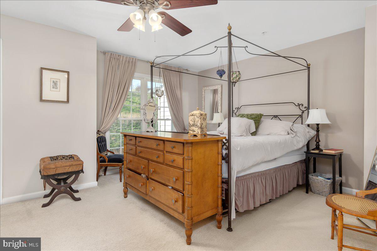 WHISPERING CREEK - Residential