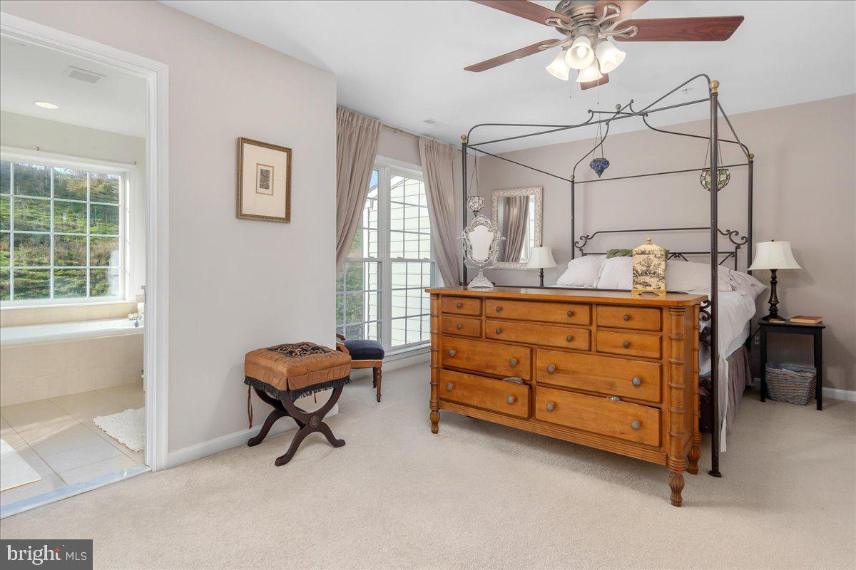 WHISPERING CREEK - Residential