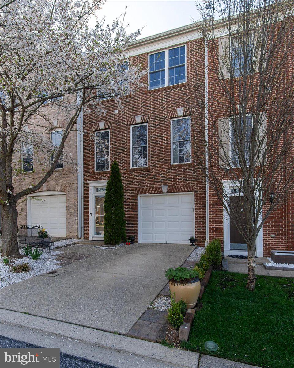 WHISPERING CREEK - Residential