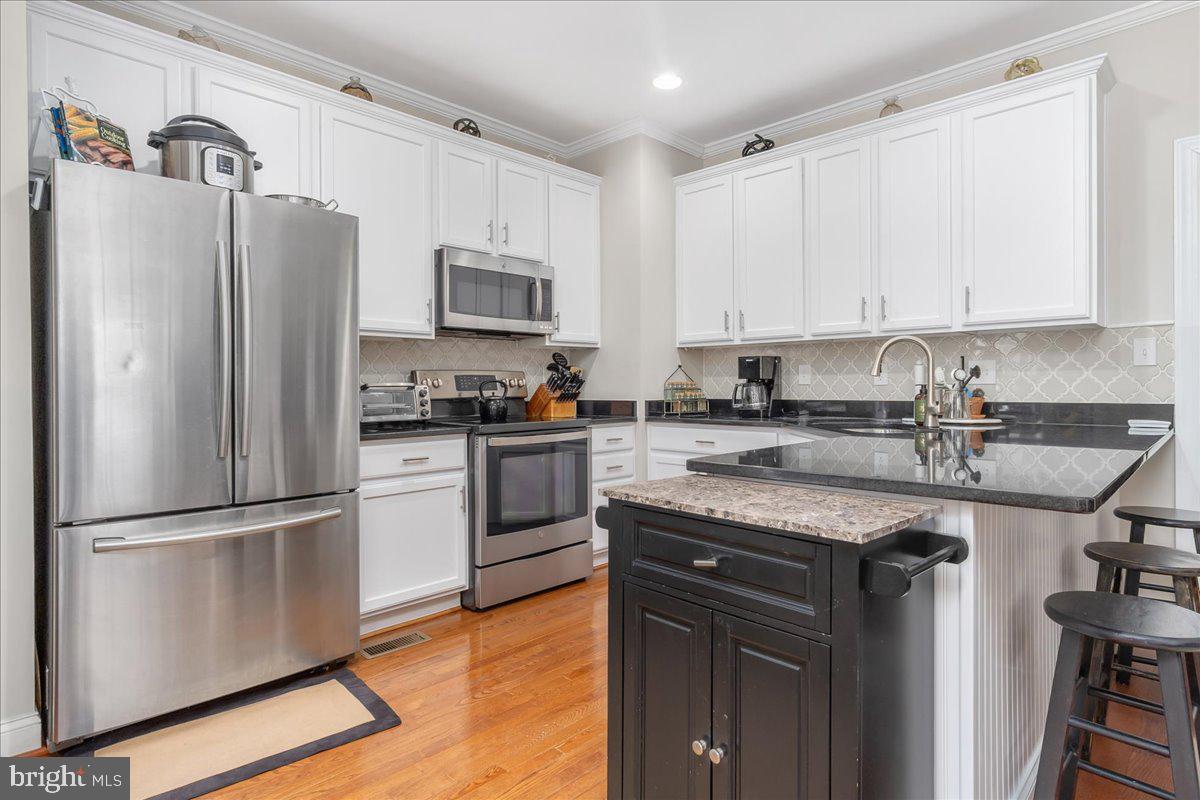 WHISPERING CREEK - Residential