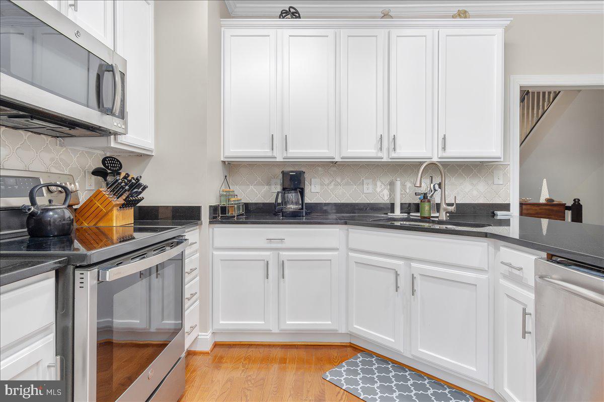 WHISPERING CREEK - Residential