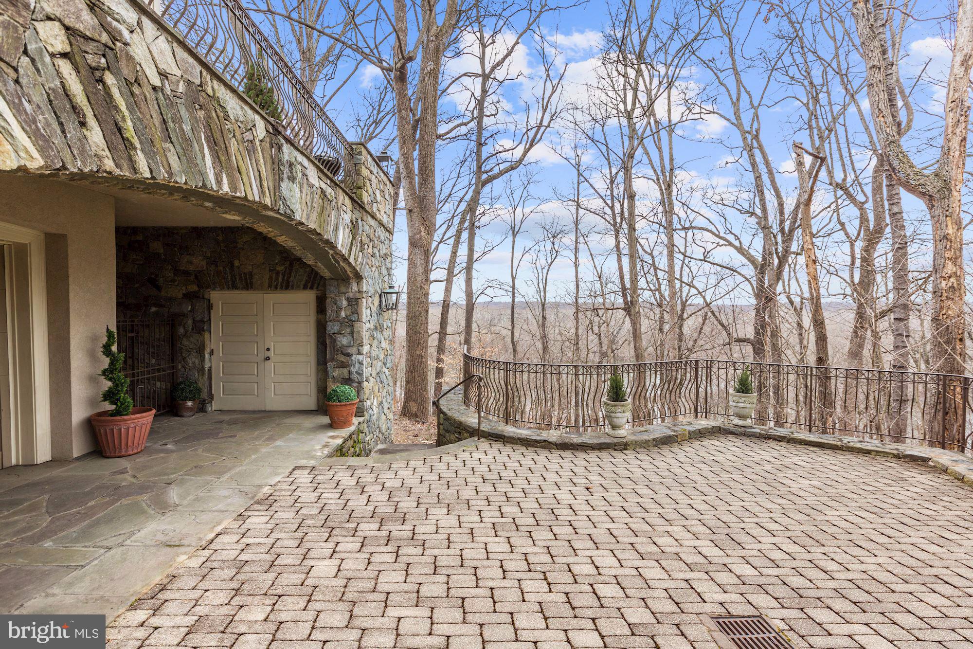 MERRY GO ROUND FARM - Residential