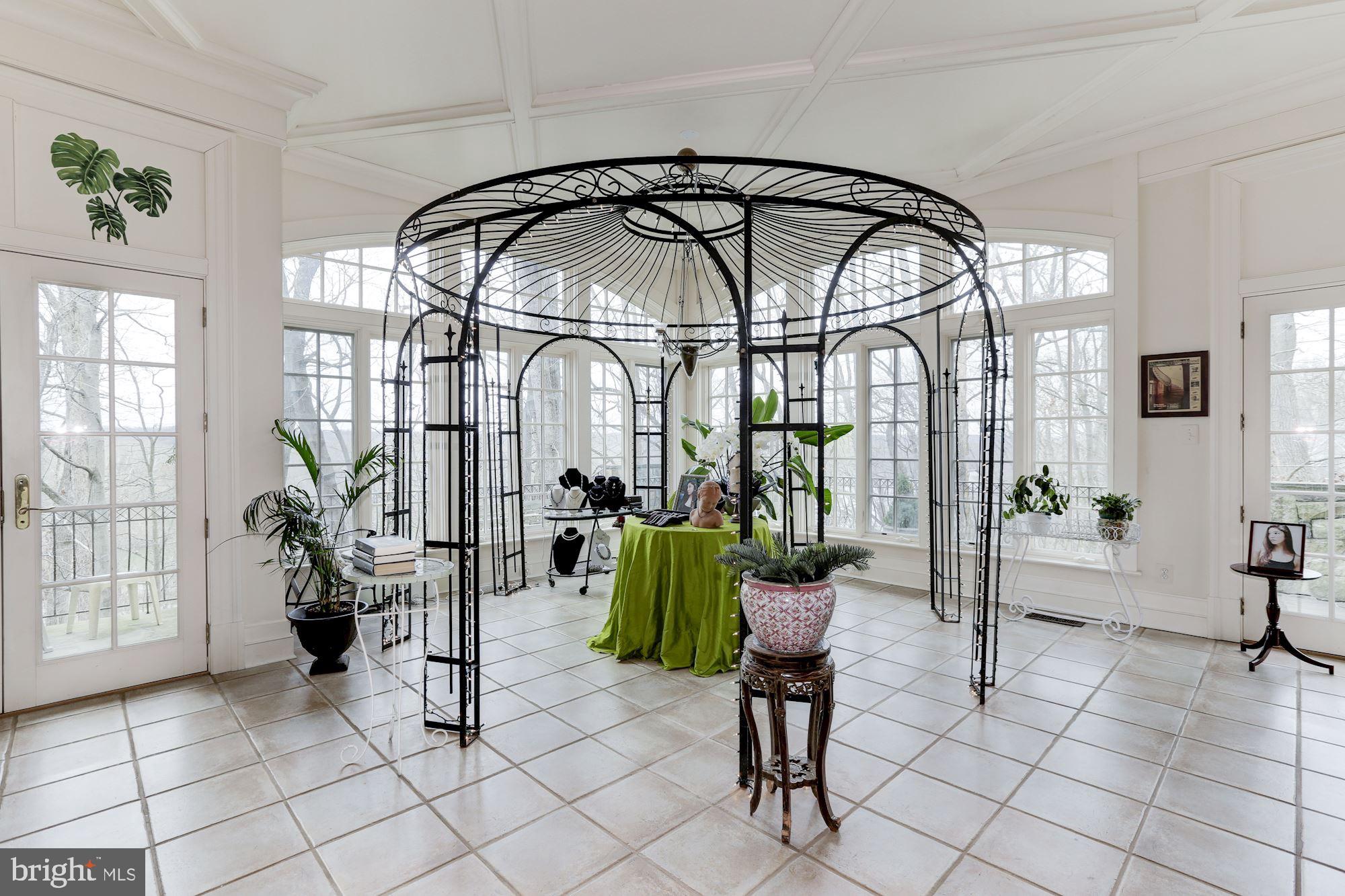 MERRY GO ROUND FARM - Residential