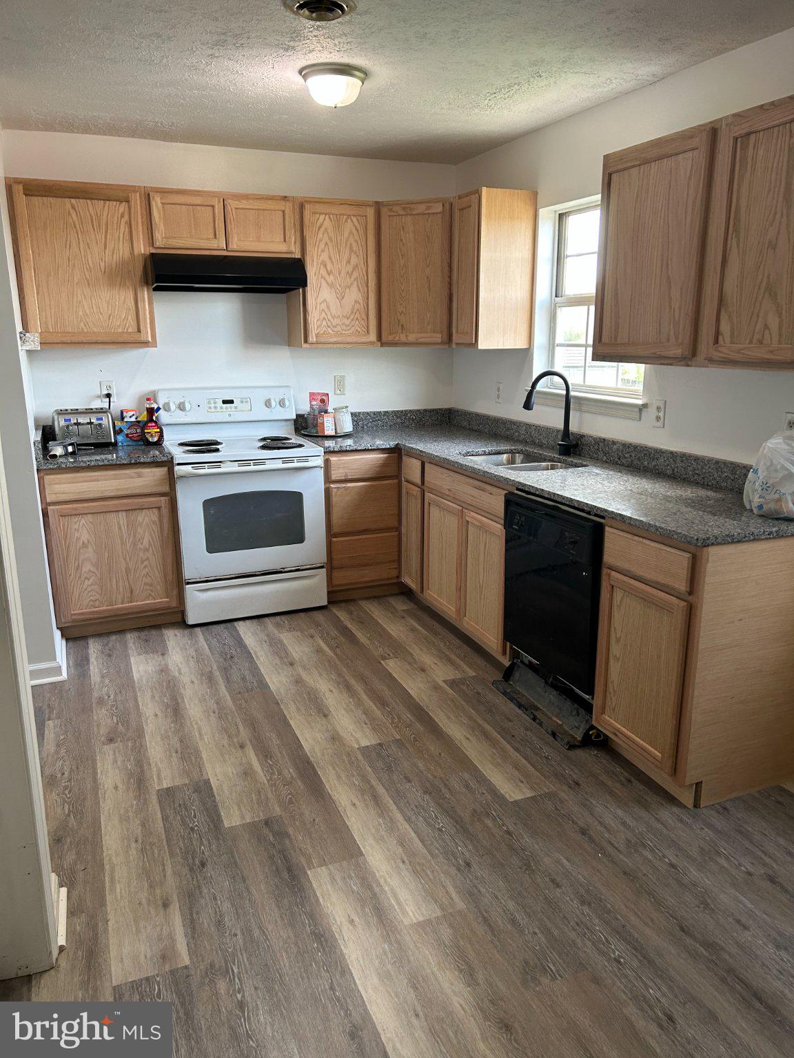 600 HIGHVIEW COURT