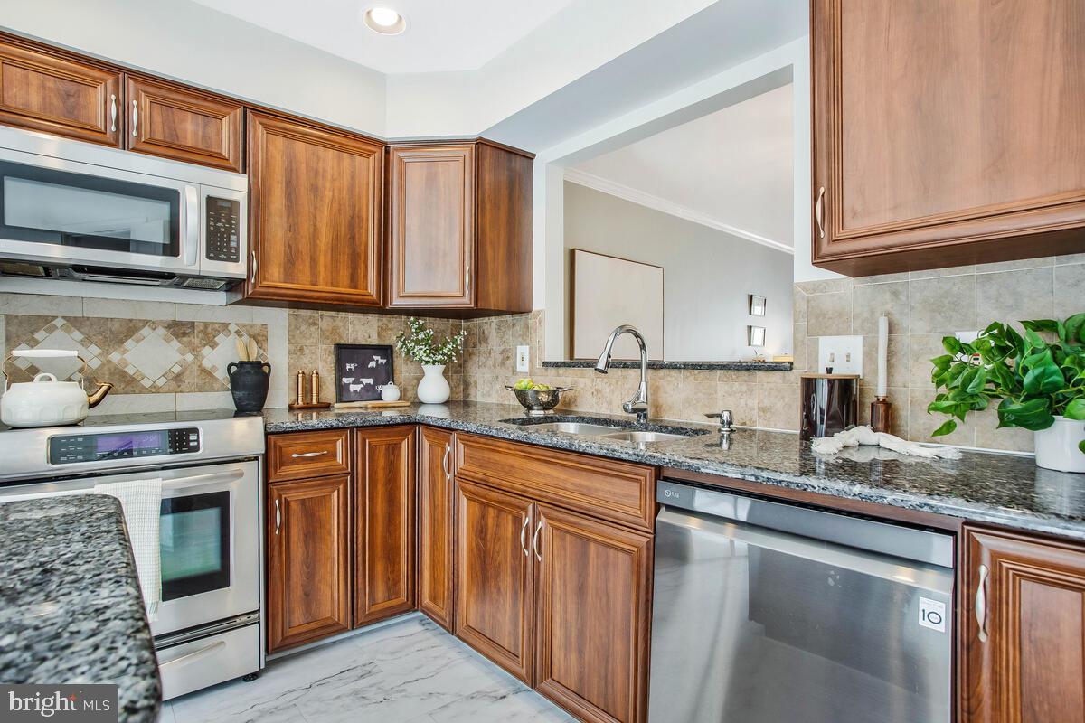 SEVEN OAKS - Residential