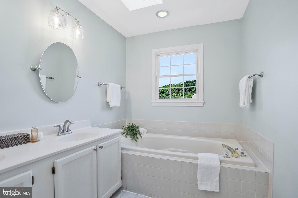 SEVEN OAKS - Residential