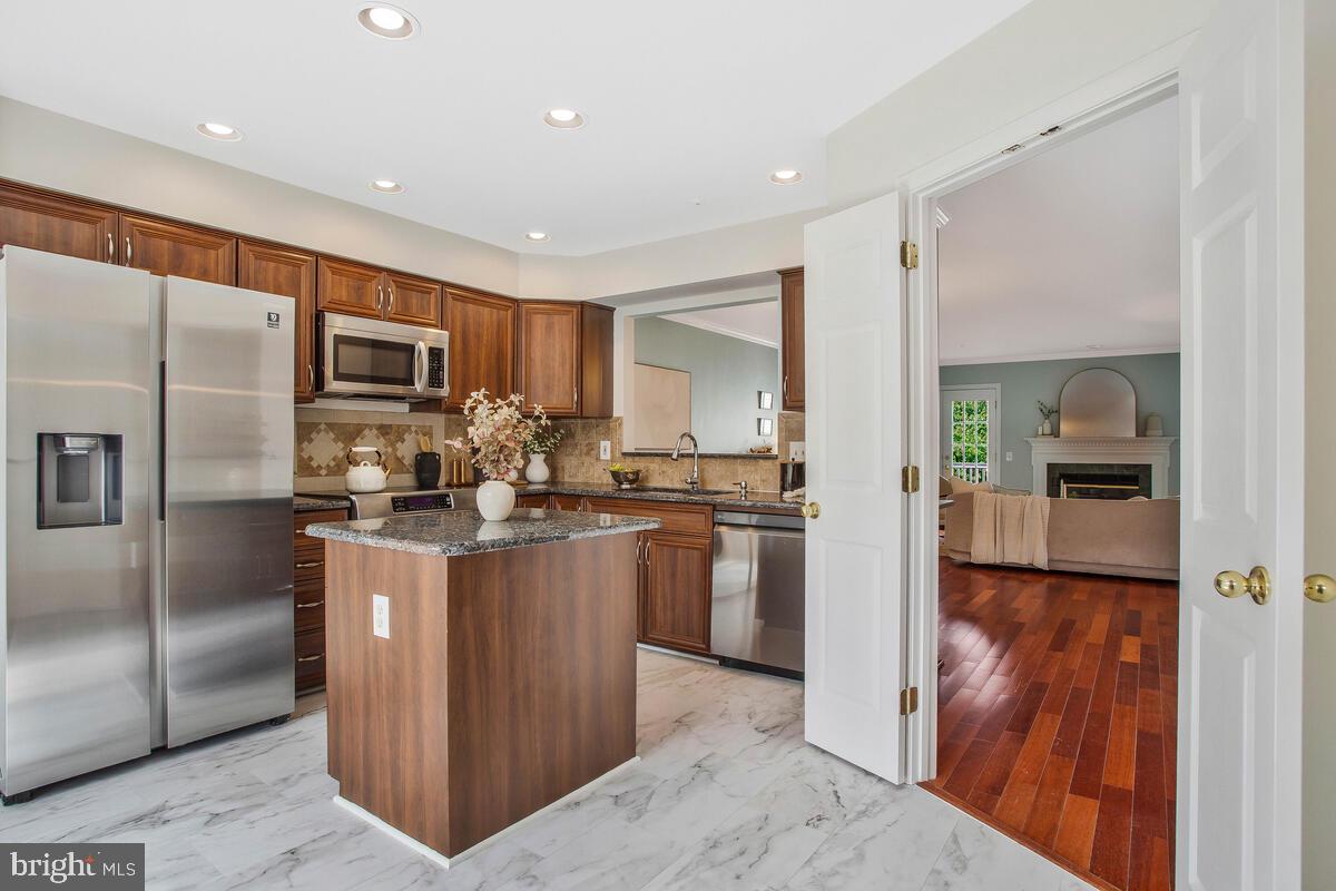 SEVEN OAKS - Residential