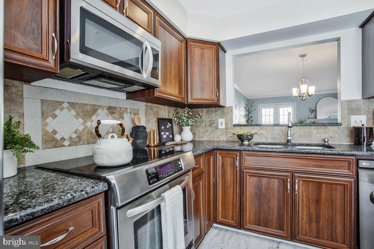 SEVEN OAKS - Residential