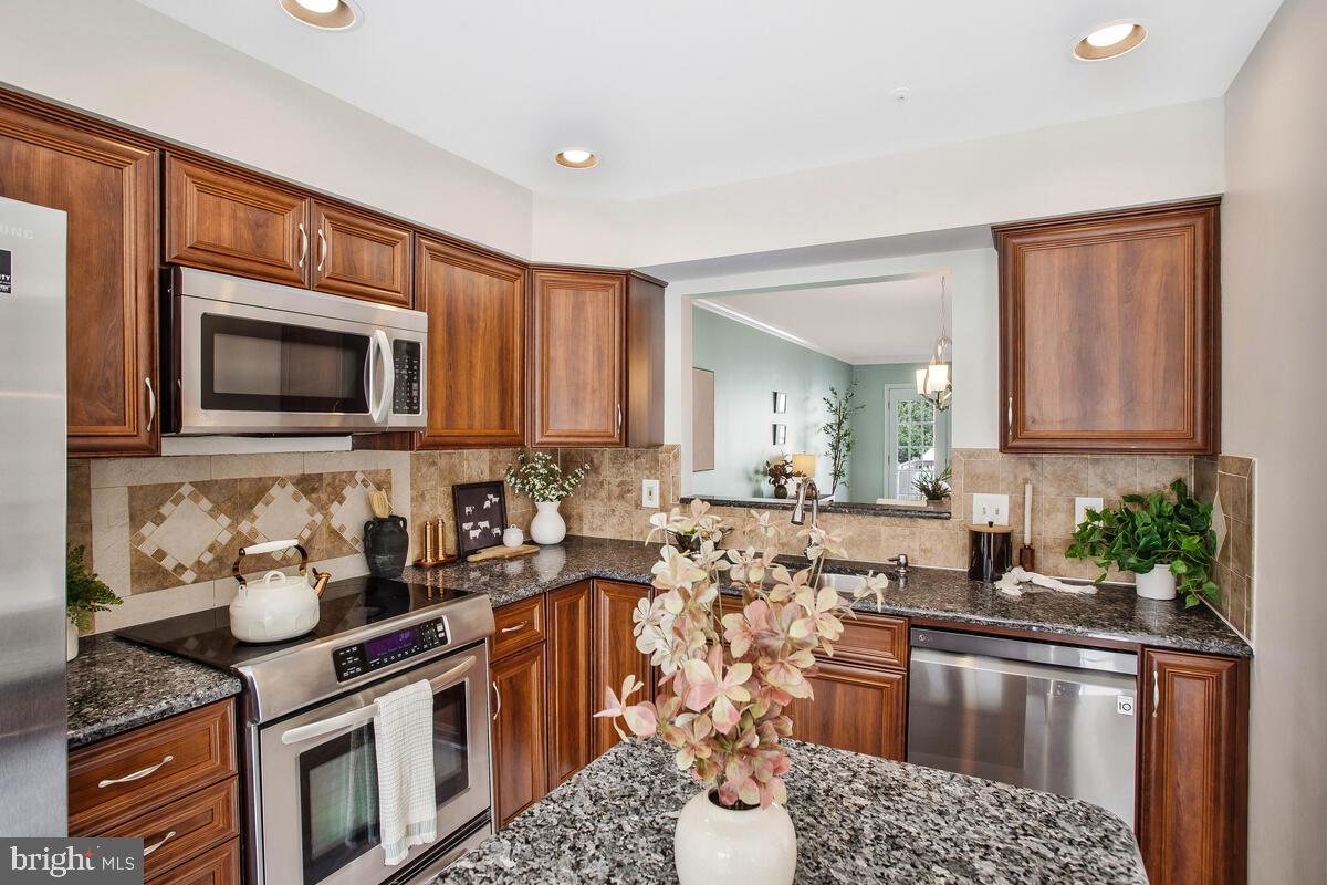 SEVEN OAKS - Residential