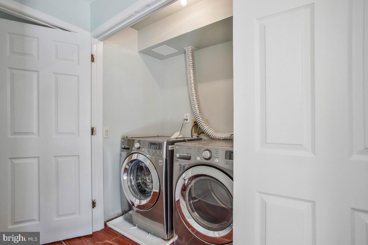 SEVEN OAKS - Residential