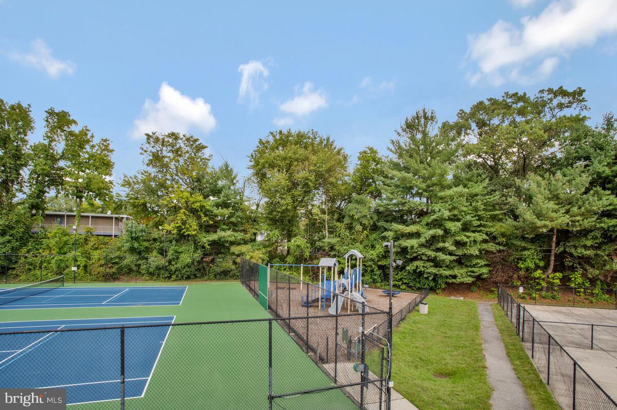 SEVEN OAKS - Residential