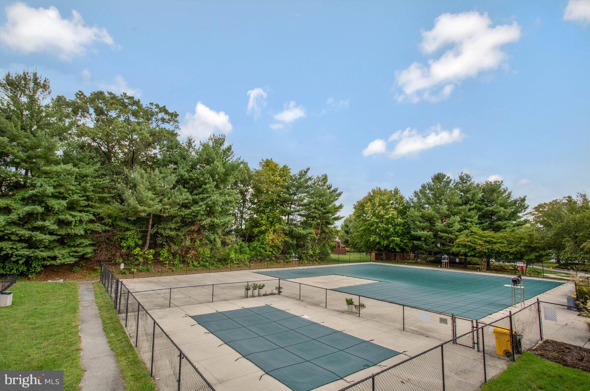 SEVEN OAKS - Residential