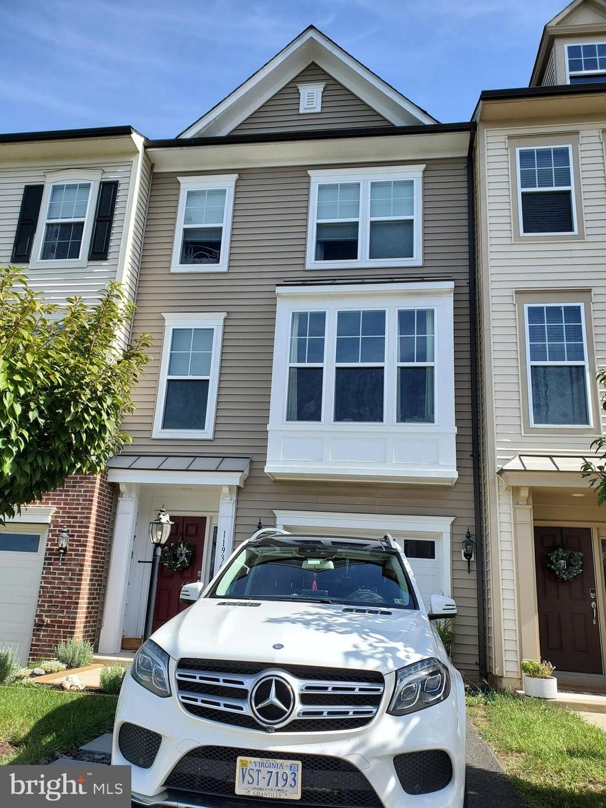 Rent include HOA fees and amenities and parking, trash remove.
A beautiful and large one car garage townhomes available for rent in Bristow. Three finished levels with 3 bedrooms, 3 full baths, and 1 half bath. Bright and open kitchen with an oversized island, and eat-in breakfast nook. Cozy family room right off the kitchen  Master bedroom is spacious and bright. Master bathroom has a large tub and a separate shower. Nestled within the 580-acre family-active community, Victory Lakes is an amenities rich community that offers residents a clubhouse, fitness center,