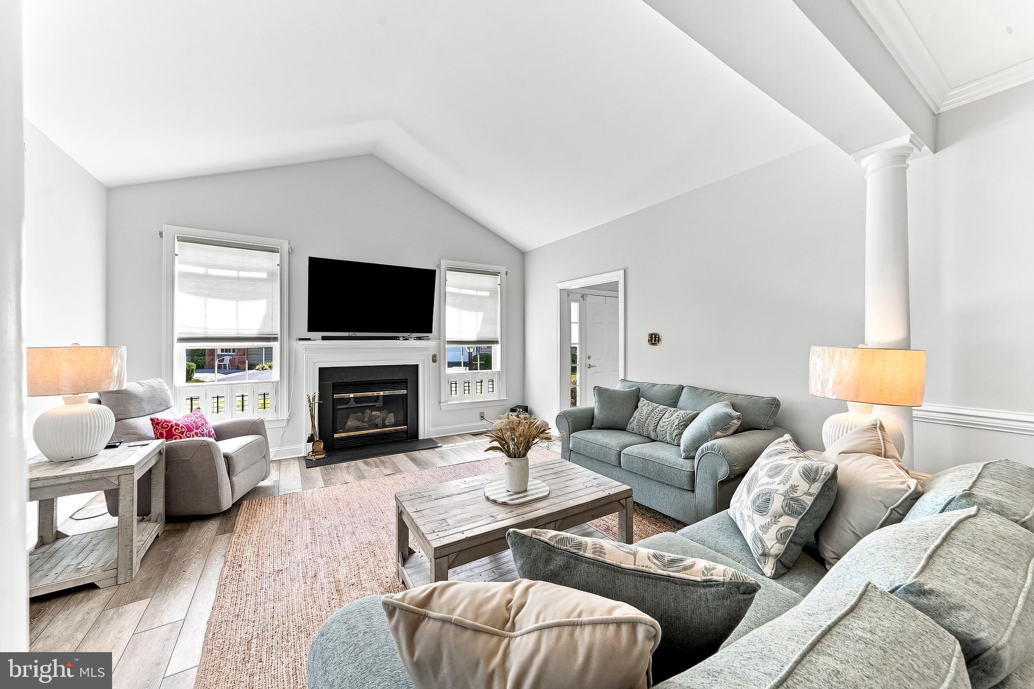 1304 CHURCHILL LANE