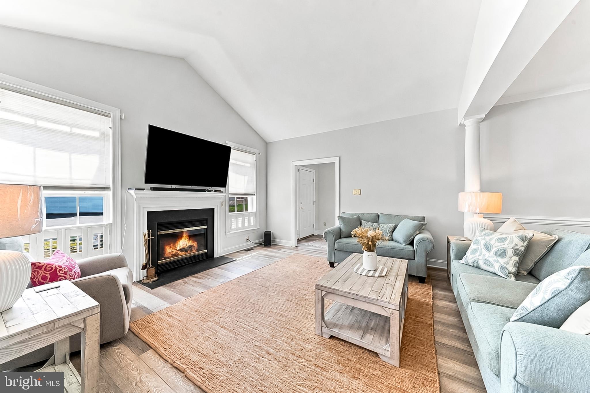 1304 CHURCHILL LANE