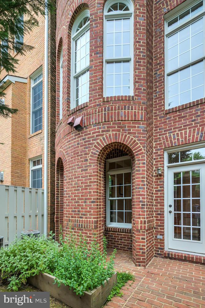 MCLEAN PLACE TOWNHOME - Residential