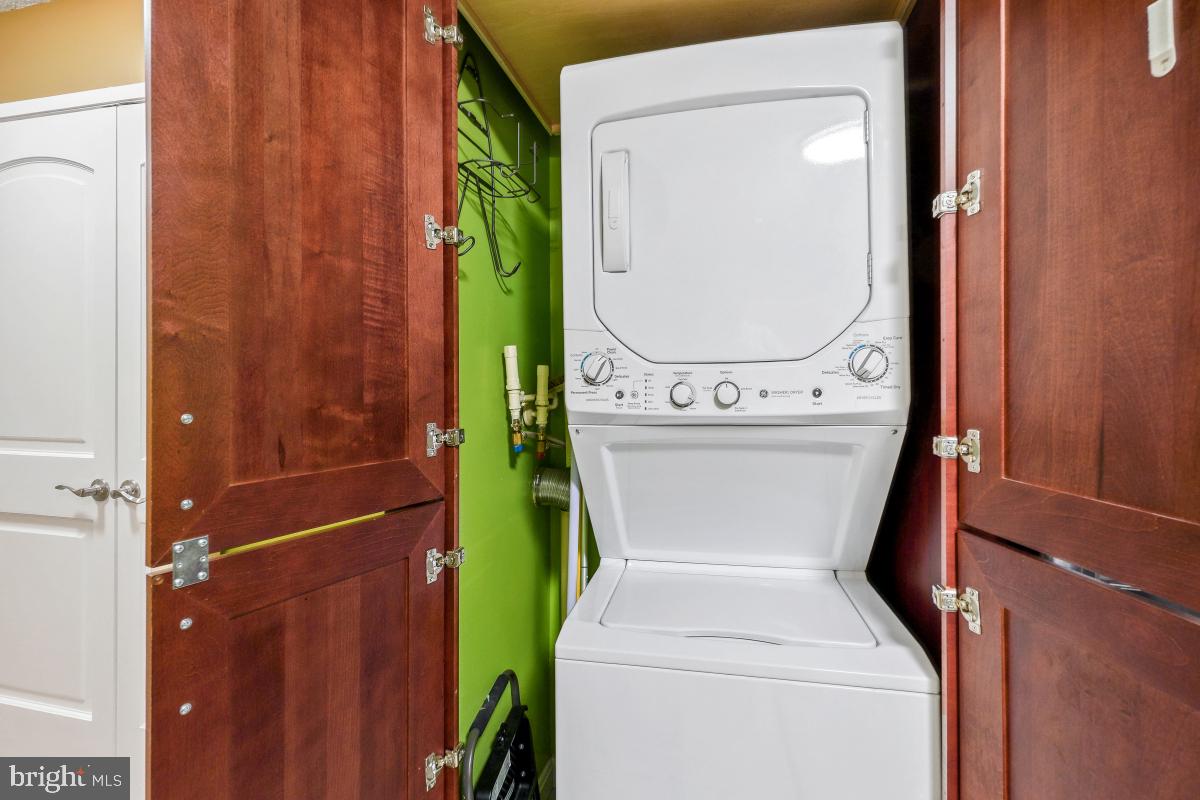 MONTEBELLO - Residential