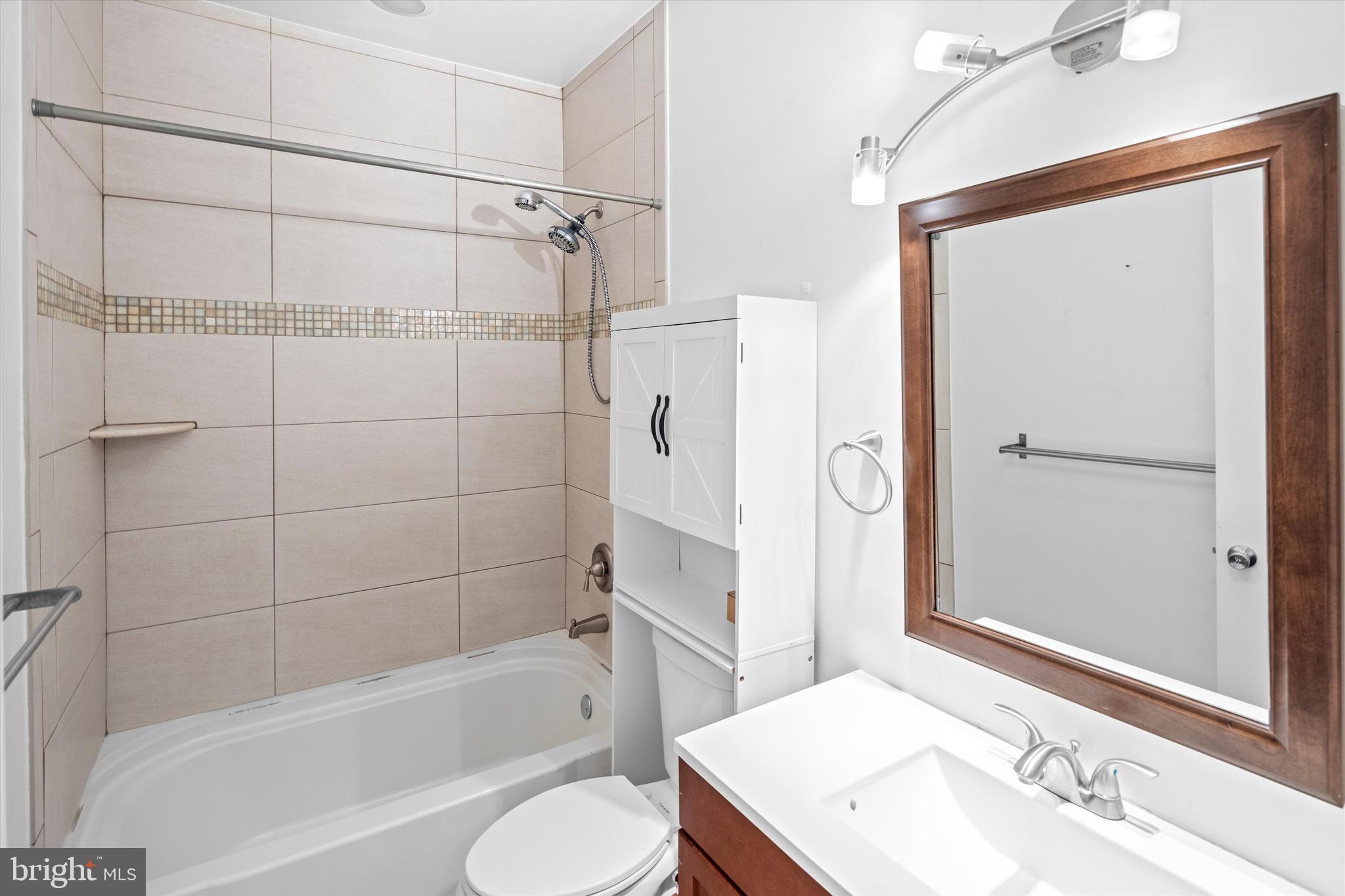 FAIRMOUNT - Residential Lease