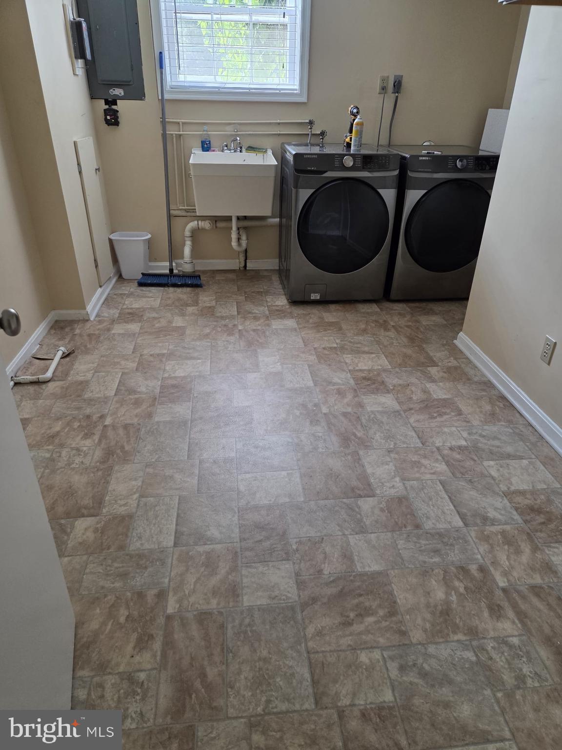 MACRIDGE ESTATES - Residential