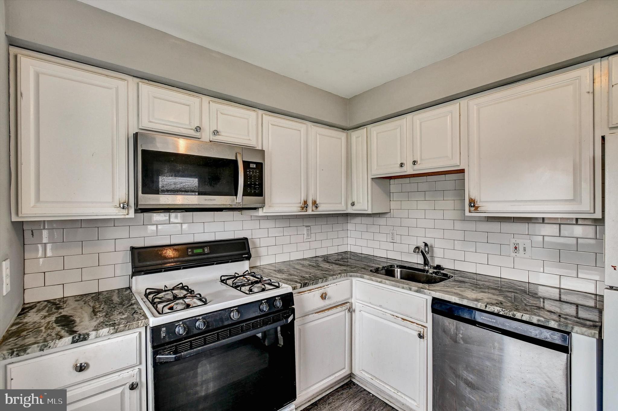 MIDDLE RIVER - Residential