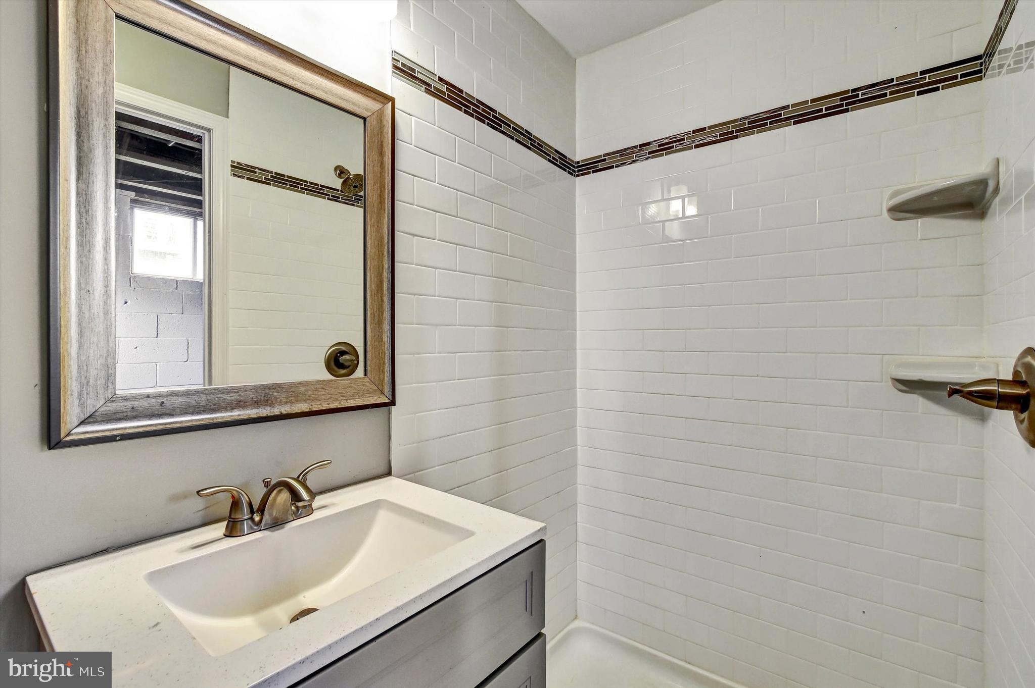 MIDDLE RIVER - Residential