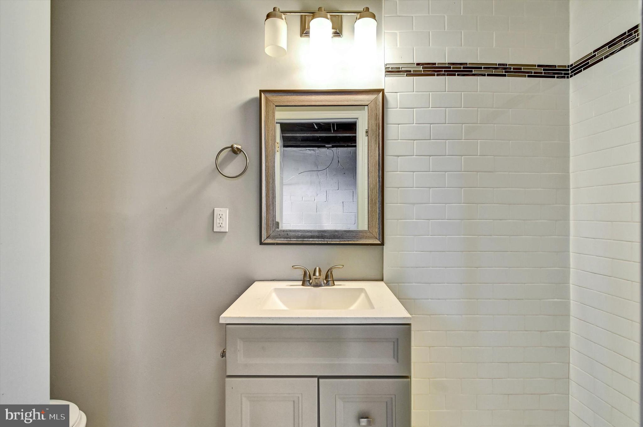 MIDDLE RIVER - Residential