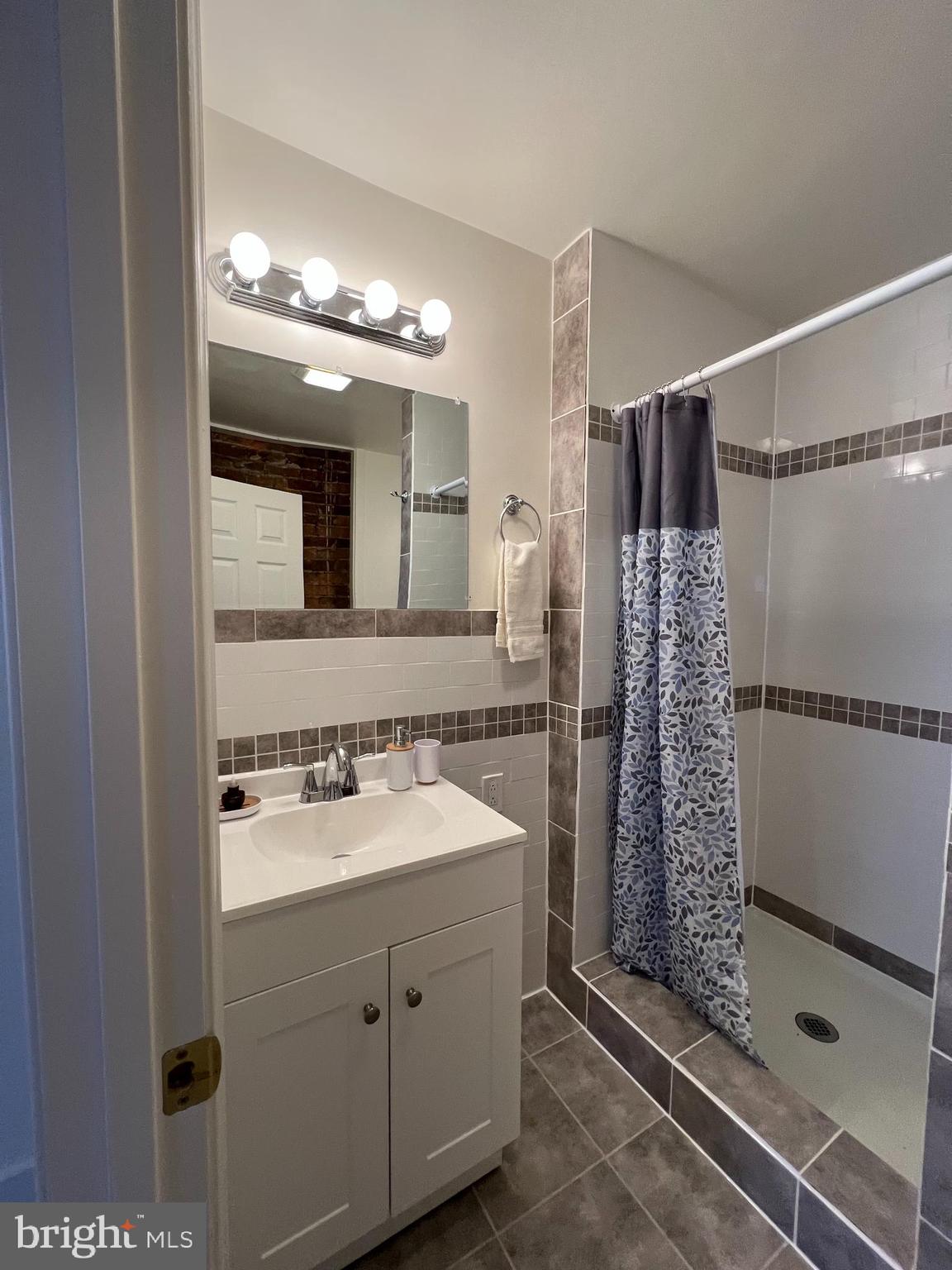 NORTH END - Residential Lease