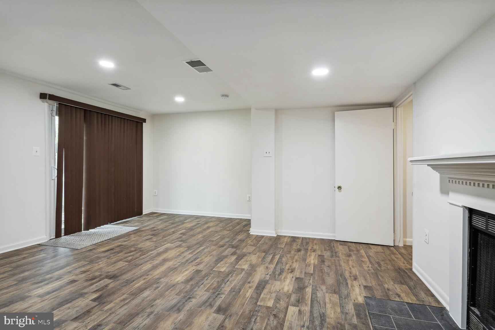 DALE CITY - Residential Lease