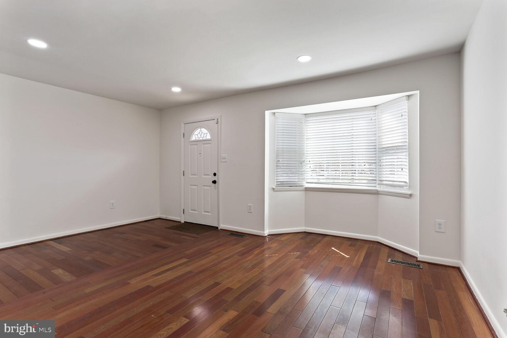 DALE CITY - Residential Lease