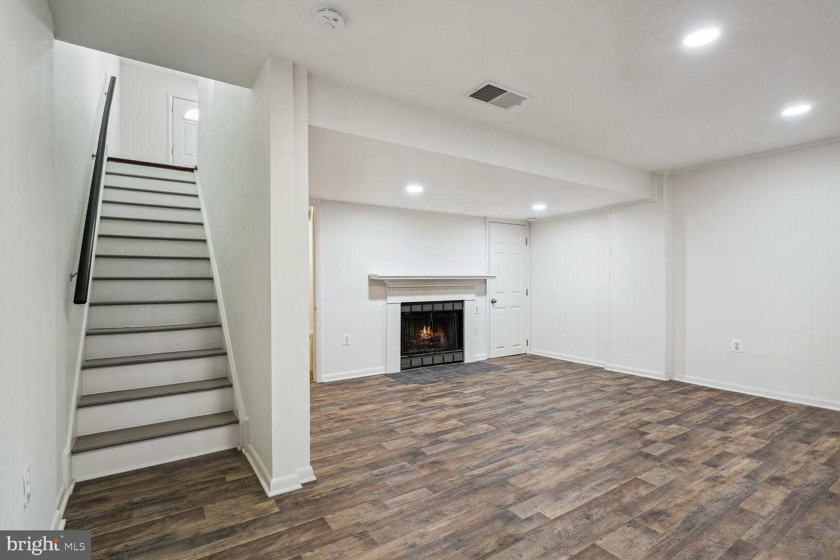 DALE CITY - Residential Lease