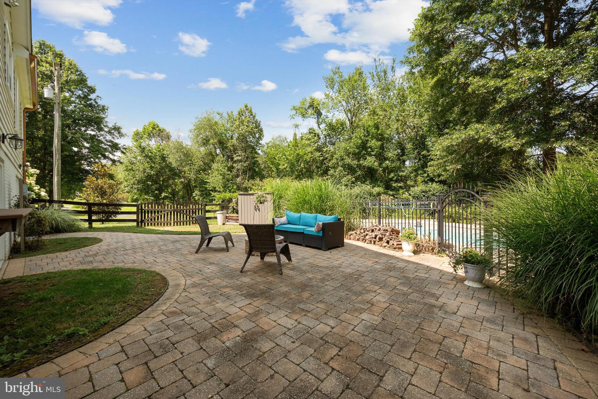 GOLDEN SPRINGS - Residential