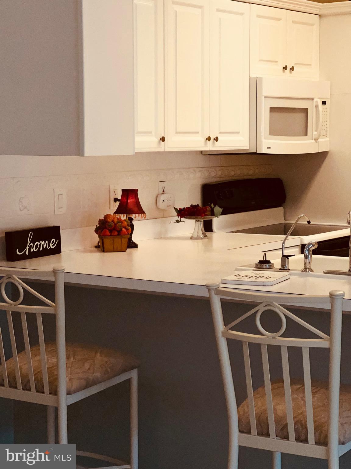 ENGLISH COUNTRY MANOR - Residential Lease