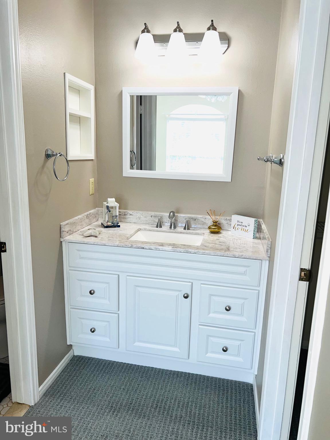 ENGLISH COUNTRY MANOR - Residential Lease