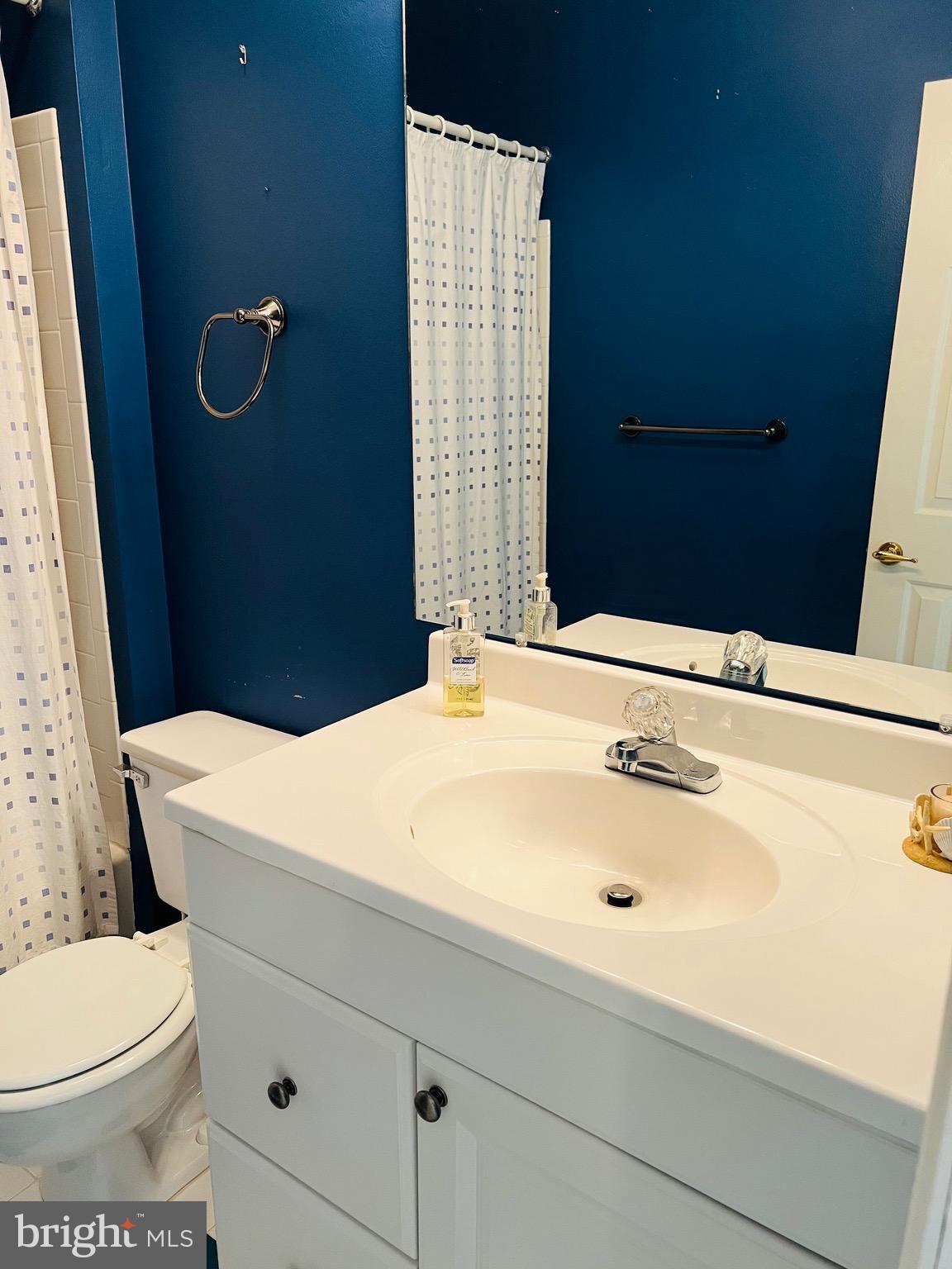 ENGLISH COUNTRY MANOR - Residential Lease