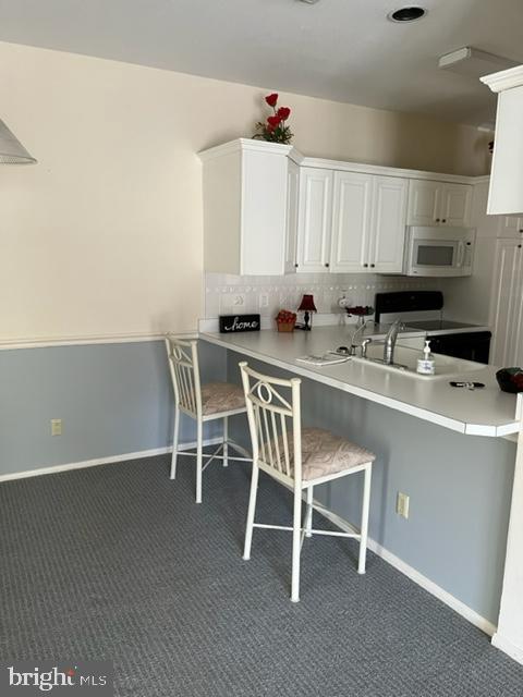 ENGLISH COUNTRY MANOR - Residential Lease