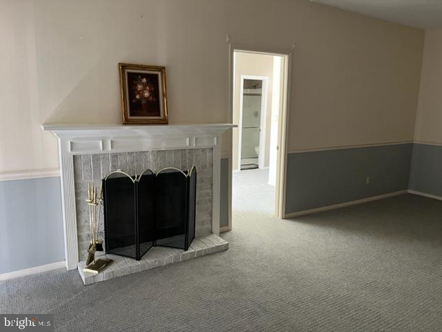 ENGLISH COUNTRY MANOR - Residential Lease