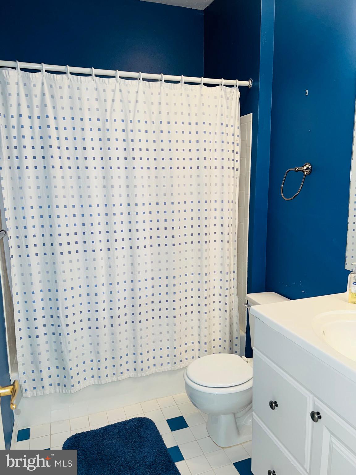 ENGLISH COUNTRY MANOR - Residential Lease